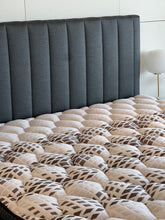 Load image into Gallery viewer, Queen Size Beds